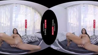 VR - Sexy Kitten and her Juicebox